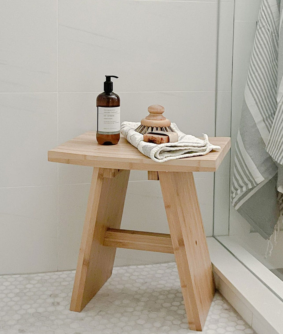 Tabouret de salle de bain CORNERBROOK en bamboo